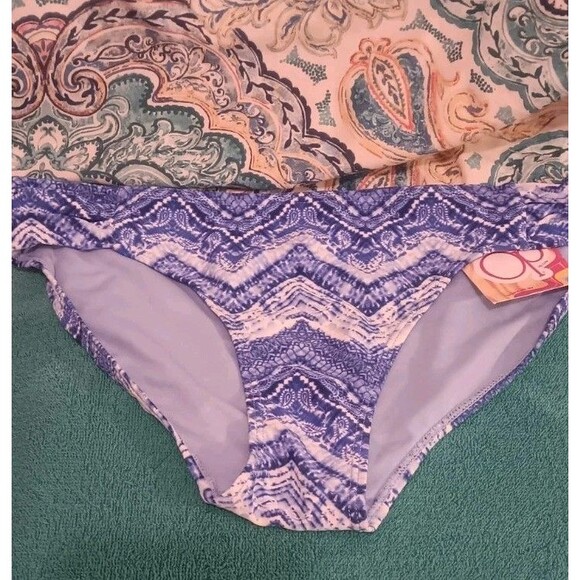 New With Tags  OP Size Medium Blue And White Geometric Print  Swimsuit Bottoms - Picture 1 of 3